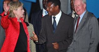 Hillary begins her Africa tour